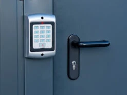 VisorTech Alarmanlage Dummy:Spritzwassergeschützte Alarmanlagen-Tastatur-Attrappe, IP44 -Pearl Shop px1867 1